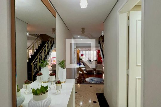 Hall de entrada de casa de condomínio à venda com 3 quartos, 450m² em Alto de Pinheiros, São Paulo