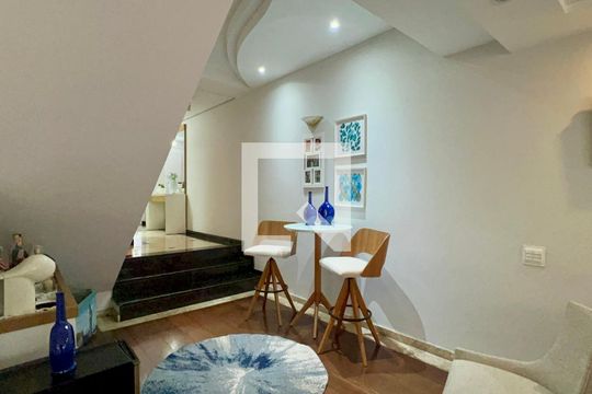Detalhe de casa de condomínio à venda com 3 quartos, 450m² em Alto de Pinheiros, São Paulo