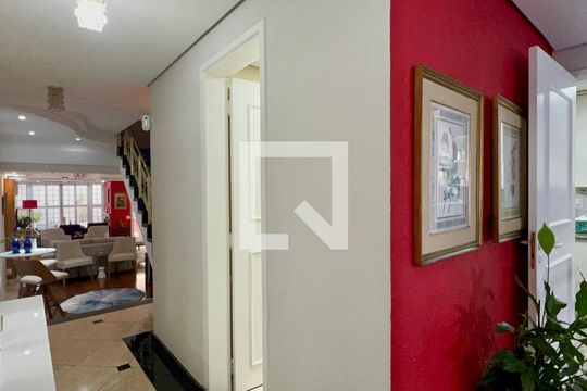 Hall de entrada de casa de condomínio à venda com 3 quartos, 450m² em Alto de Pinheiros, São Paulo