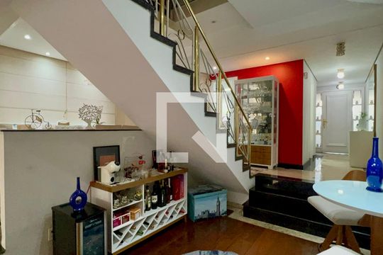 Detalhe de casa de condomínio à venda com 3 quartos, 450m² em Alto de Pinheiros, São Paulo
