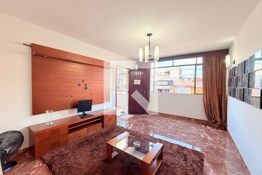 Sala de casa à venda com 4 quartos, 300m² em Bela Vista, Jundiaí