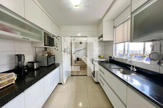 Cozinha de apartamento à venda com 4 quartos, 230m² em Itapoã, Belo Horizonte