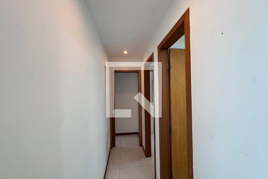 Corredor de apartamento à venda com 3 quartos, 82m² em Recreio dos Bandeirantes, Rio de Janeiro