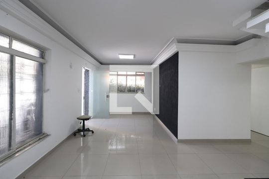 Sala de casa à venda com 6 quartos, 221m² em Tatuapé, São Paulo