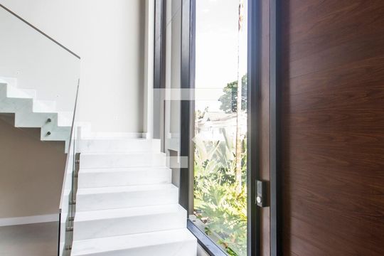 Escada de casa de condomínio à venda com 4 quartos, 465m² em Alphaville, Santana de Parnaíba