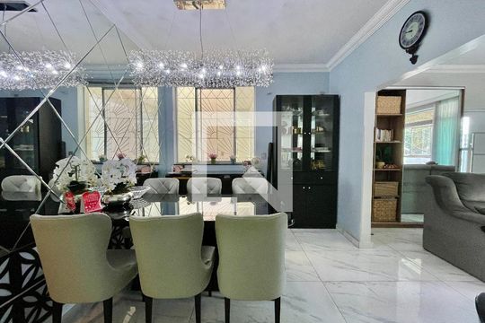 Casa à venda com 4 quartos, 318m² em Colégio Batista, Belo Horizonte