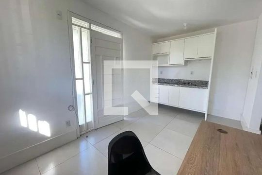 Cozinha de casa para alugar com 3 quartos, 89m² em Jurerê, Florianópolis