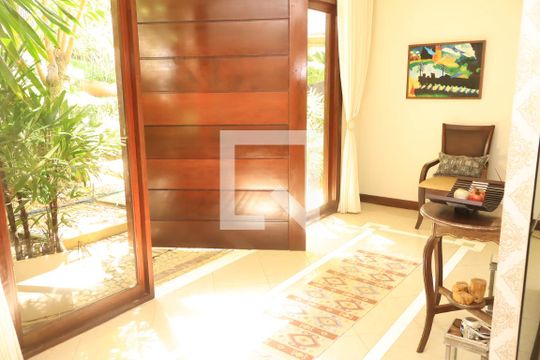 Sala de casa de condomínio para alugar com 6 quartos, 520m² em Piatã, Salvador