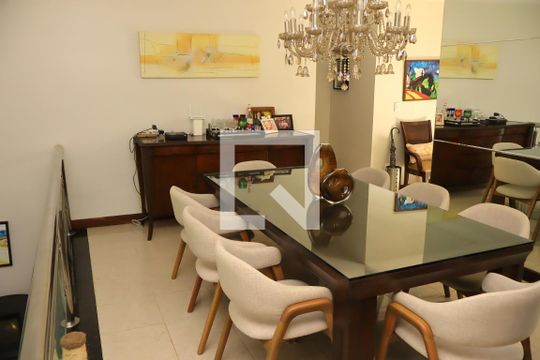 Sala de casa de condomínio para alugar com 6 quartos, 520m² em Piatã, Salvador