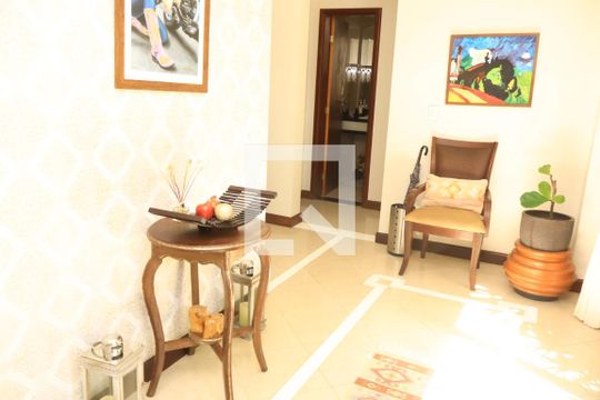Sala de casa de condomínio para alugar com 6 quartos, 520m² em Piatã, Salvador