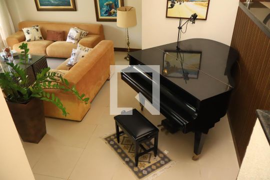 Sala de casa de condomínio para alugar com 6 quartos, 520m² em Piatã, Salvador