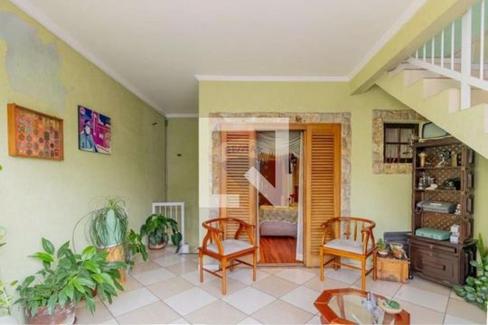 Casa à venda com 3 quartos, 353m² em Parque Peruche, São Paulo