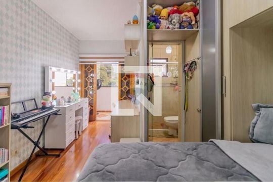 Casa à venda com 3 quartos, 353m² em Parque Peruche, São Paulo