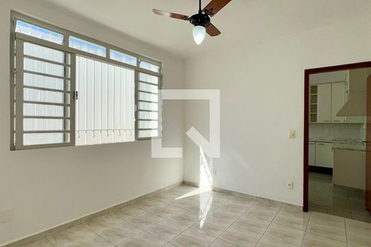Sala de Jantar de casa para alugar com 3 quartos, 240m² em Vila Madalena, São Paulo