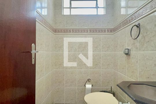 Lavabo de casa para alugar com 3 quartos, 240m² em Vila Madalena, São Paulo