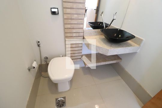 Lavabo de casa de condomínio para alugar com 3 quartos, 210m² em Laranjeiras, Uberlândia