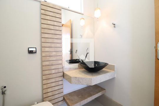 Lavabo de casa de condomínio para alugar com 3 quartos, 210m² em Laranjeiras, Uberlândia