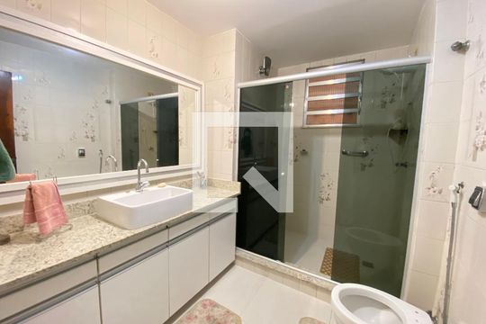 Casa à venda com 4 quartos, 400m² em Del Castilho, Rio de Janeiro