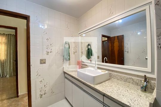 Casa à venda com 4 quartos, 400m² em Del Castilho, Rio de Janeiro