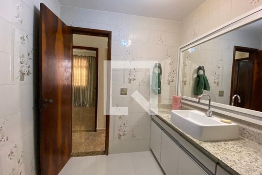 Casa à venda com 4 quartos, 400m² em Del Castilho, Rio de Janeiro