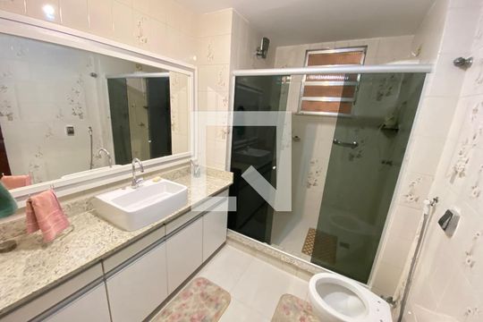 Casa à venda com 4 quartos, 400m² em Del Castilho, Rio de Janeiro