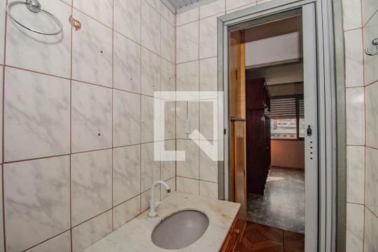 Banheiro de apartamento para alugar com 1 quarto, 48m² em Rubem Berta, Porto Alegre