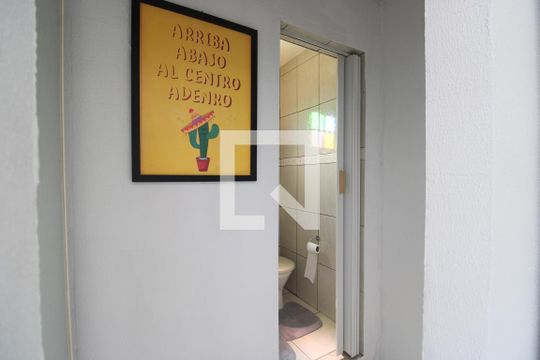 Banheiro de kitnet/studio para alugar com 1 quarto, 40m² em Curicica, Rio de Janeiro