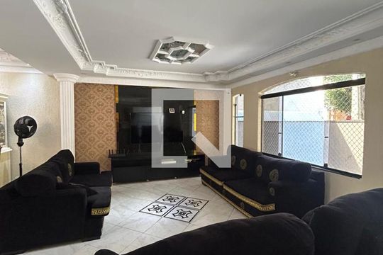 Casa para alugar com 4 quartos, 250m² em Chácara Seis de Outubro, São Paulo