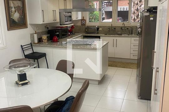 Cozinha de casa de condomínio à venda com 1 quarto, 350m² em Residencial Quatro (alphaville), Santana de Parnaíba