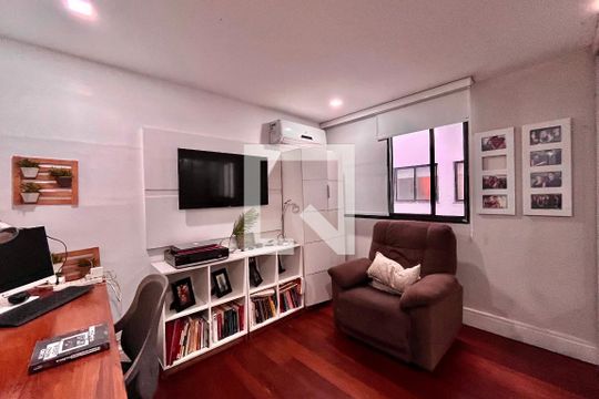 Quarto 1 de apartamento à venda com 4 quartos, 175m² em Leblon, Rio de Janeiro
