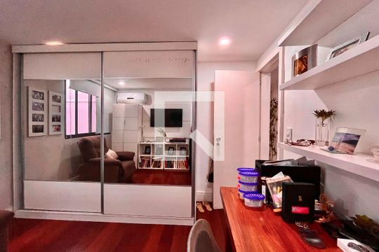 Quarto 1 de apartamento à venda com 4 quartos, 175m² em Leblon, Rio de Janeiro