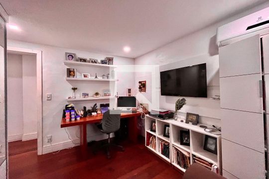 Quarto 1 de apartamento à venda com 4 quartos, 175m² em Leblon, Rio de Janeiro