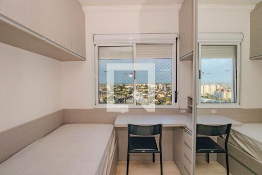 Quarto 1 de apartamento à venda com 2 quartos, 67m² em Vila Ipiranga, Porto Alegre