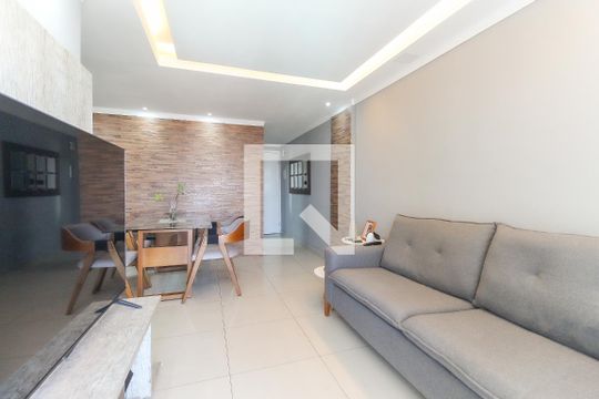 Apartamento à venda com 3 quartos, 70m² em Vila Carmosina, São Paulo