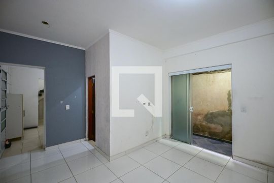 Casa para alugar com 2 quartos, 50m² em Parque das Cigarreiras, Taboão da Serra