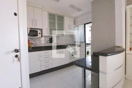 Cozinha de apartamento para alugar com 2 quartos, 87m² em Canto, Florianópolis