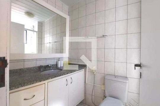 Cozinha de apartamento para alugar com 2 quartos, 87m² em Canto, Florianópolis