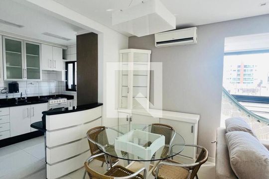 Cozinha de apartamento para alugar com 2 quartos, 87m² em Canto, Florianópolis