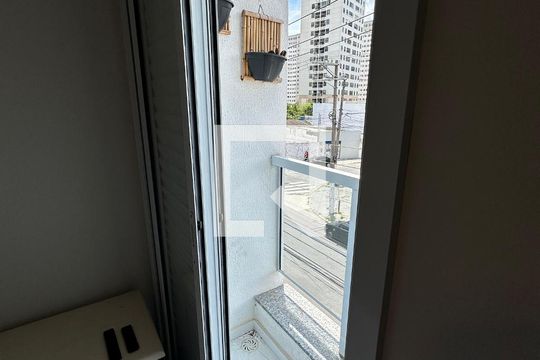 Quarto de kitnet/studio à venda com 1 quarto, 30m² em Jardim Sabara, São Paulo