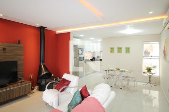 Sala de casa à venda com 3 quartos, 492m² em Vila Jardim, Porto Alegre