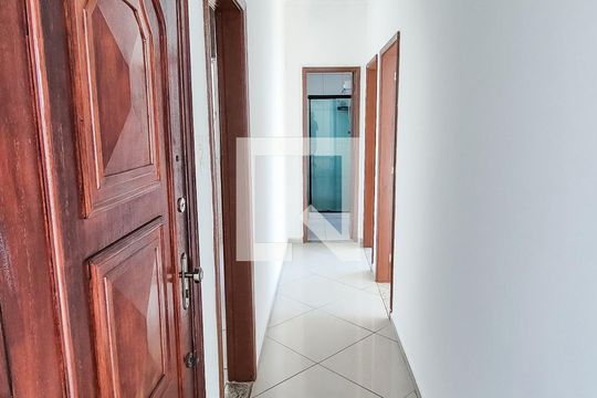 Corredor  de apartamento para alugar com 2 quartos, 74m² em Vista Alegre, Rio de Janeiro