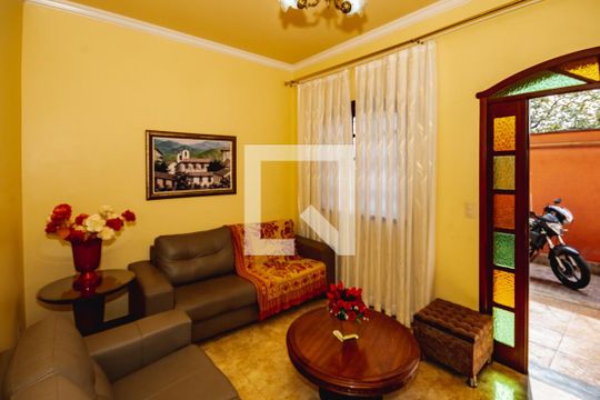 Casa para alugar com 5 quartos, 300m² em Minaslandia, Belo Horizonte