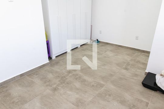 Quarto Suíte de casa de condomínio para alugar com 2 quartos, 160m² em Santa Cruz, Rio de Janeiro