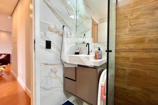Banheiro de apartamento à venda com 2 quartos, 58m² em Cidade Ademar, São Paulo