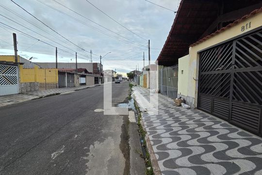 Fachada de casa para alugar com 3 quartos, 144m² em Maracanã, Praia Grande