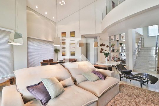 Sala de casa de condomínio para alugar com 4 quartos, 485m² em Aclimação, Uberlândia