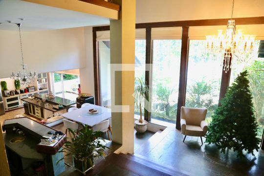 Sala de casa de condomínio à venda com 5 quartos, 2500m² em Chácara Flora, São Paulo