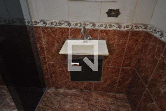 Banheiro do Quarto Suíte de casa para alugar com 2 quartos, 65m² em Jardim Fontalis, São Paulo