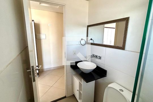 Banheiro de kitnet/studio para alugar com 1 quarto, 38m² em Vila Augusta, Guarulhos