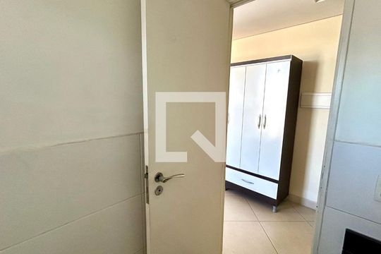 Banheiro de kitnet/studio para alugar com 1 quarto, 38m² em Vila Augusta, Guarulhos